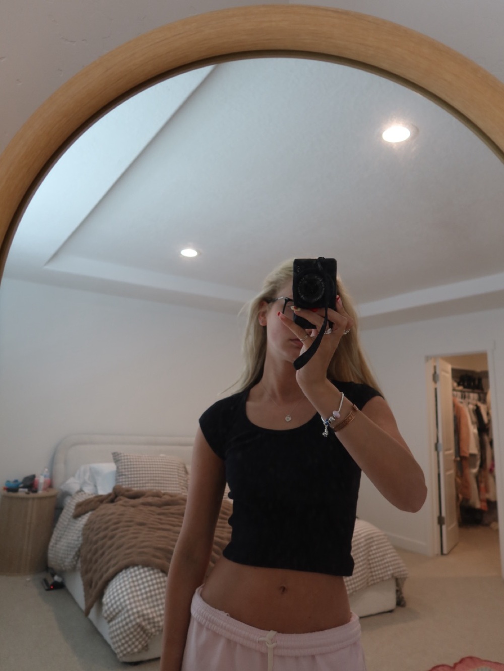 Brandy Melville Black Cropped Short Sleeve Tee
